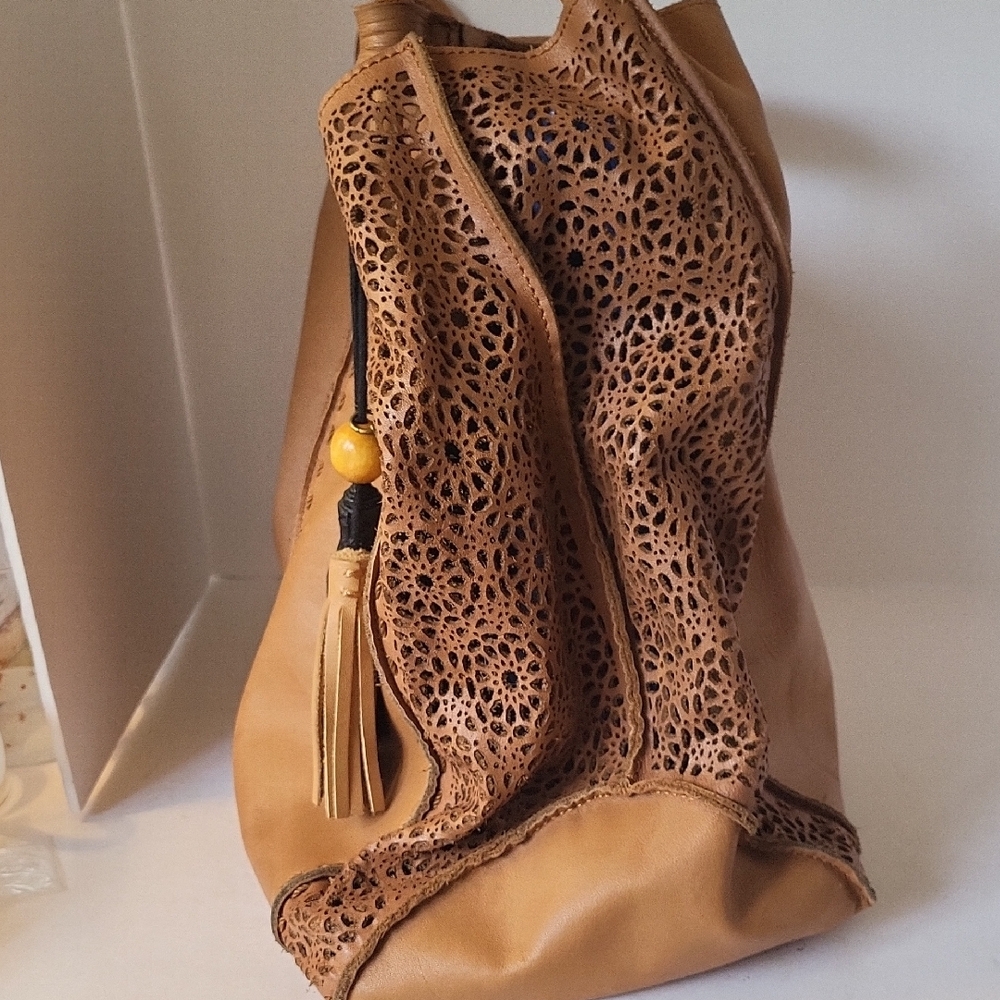 The Sak Tan Los Feliz Large Shoulder Bag with Tassel - Picture 4 of 12